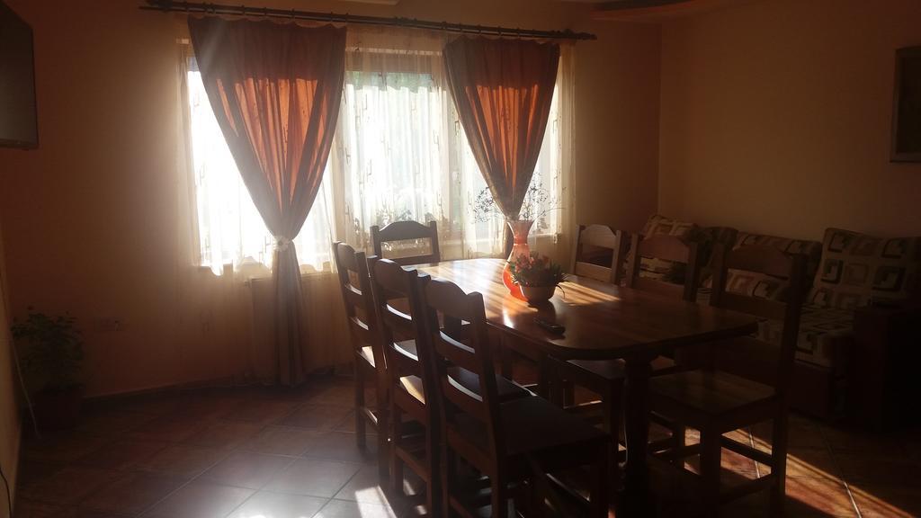 Casa Deea Hotel Capatineni-Paminteni Екстериор снимка
